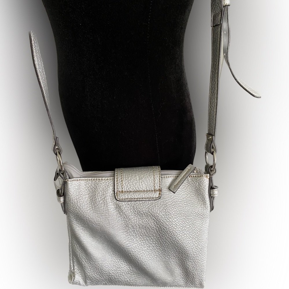Chap’s Crossbody Purse/Bag - Silver - NWT - Picture 2 of 6